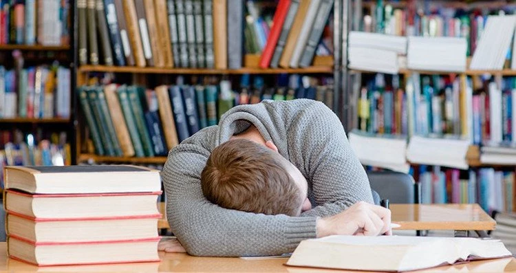 Tại sao sau khi ăn lại buồn ngủ?