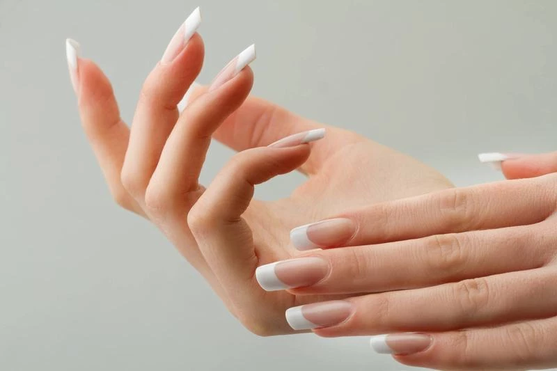 Câu nói "người khỏe mọc tóc, người yếu mọc móng tay" có cơ sở khoa học không?