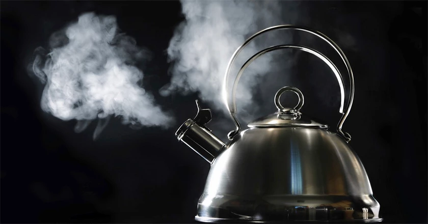 Tại sao nước được đun sôi tới 1000C, nếu tiếp tục đun nhiệt độ vẫn không tăng thêm?