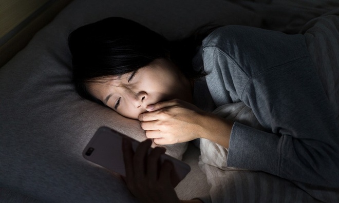 Vì sao thanh, thiếu niên không nên thức thâu đêm nhiêu?